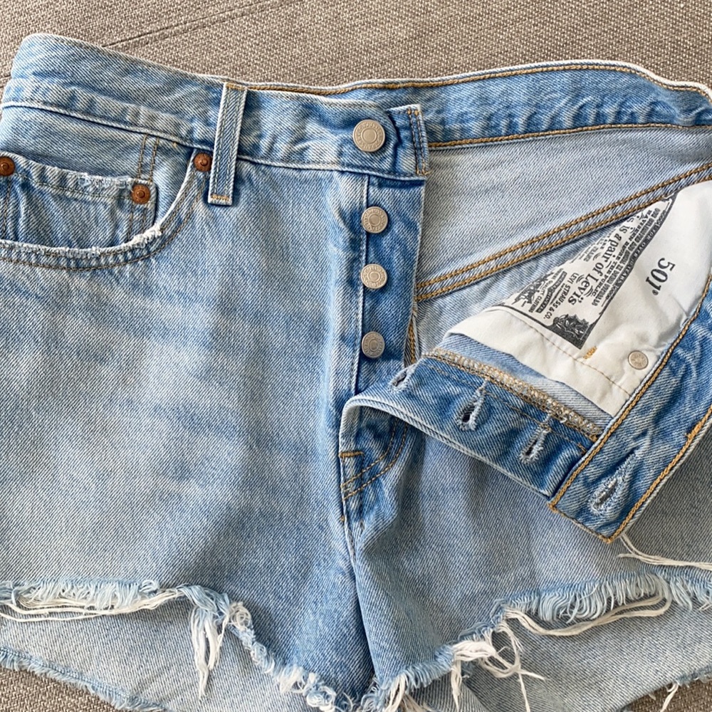 Levi’s Jean shorts - Picture 3 of 3